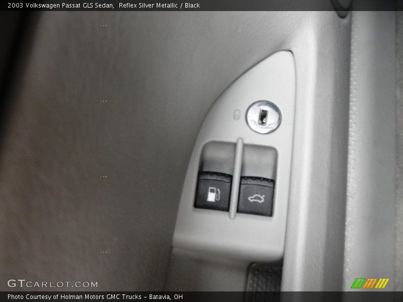 Reflex Silver Metallic / Black 2003 Volkswagen Passat GLS Sedan