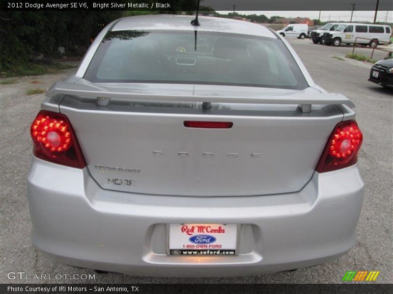 Bright Silver Metallic / Black 2012 Dodge Avenger SE V6
