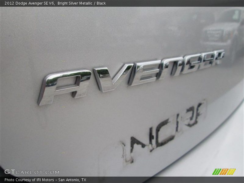 Bright Silver Metallic / Black 2012 Dodge Avenger SE V6