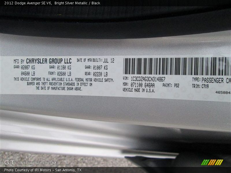 Bright Silver Metallic / Black 2012 Dodge Avenger SE V6