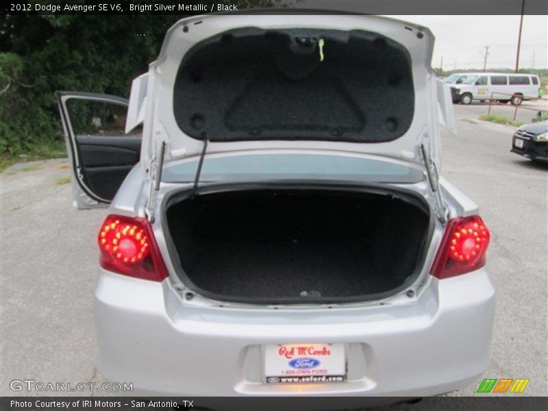 Bright Silver Metallic / Black 2012 Dodge Avenger SE V6