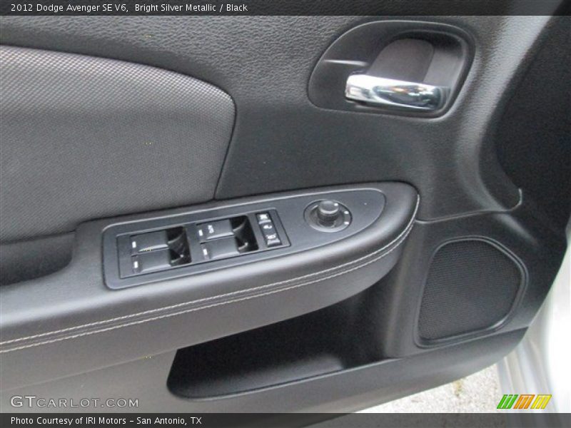Bright Silver Metallic / Black 2012 Dodge Avenger SE V6