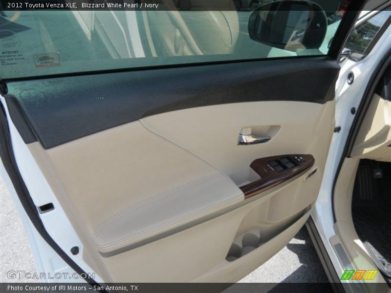 Blizzard White Pearl / Ivory 2012 Toyota Venza XLE