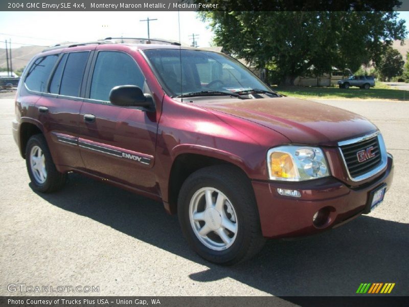 Front 3/4 View of 2004 Envoy SLE 4x4