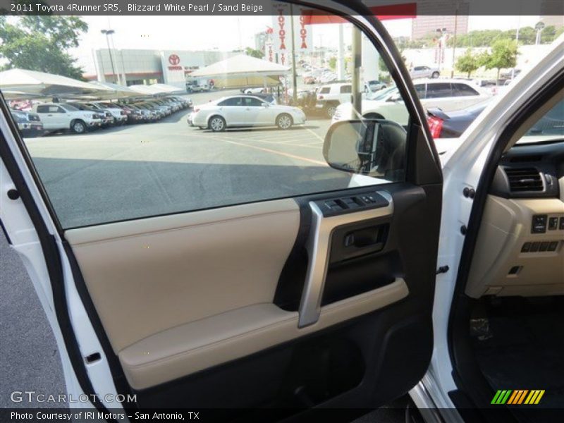 Blizzard White Pearl / Sand Beige 2011 Toyota 4Runner SR5