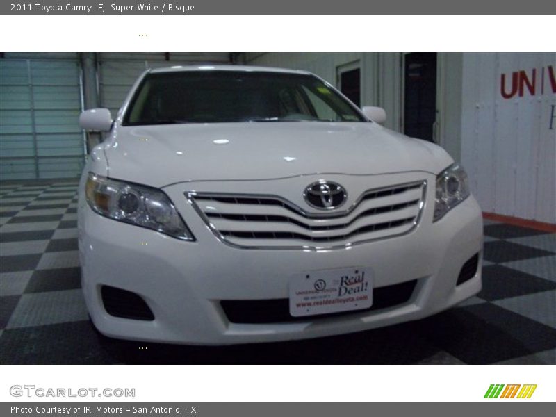 Super White / Bisque 2011 Toyota Camry LE