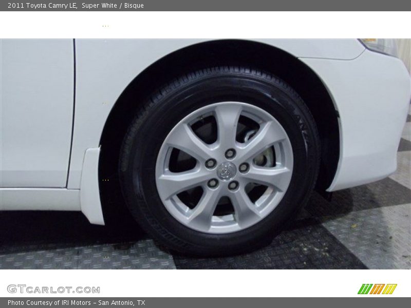 Super White / Bisque 2011 Toyota Camry LE
