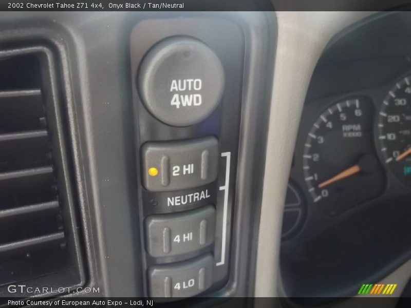 Onyx Black / Tan/Neutral 2002 Chevrolet Tahoe Z71 4x4