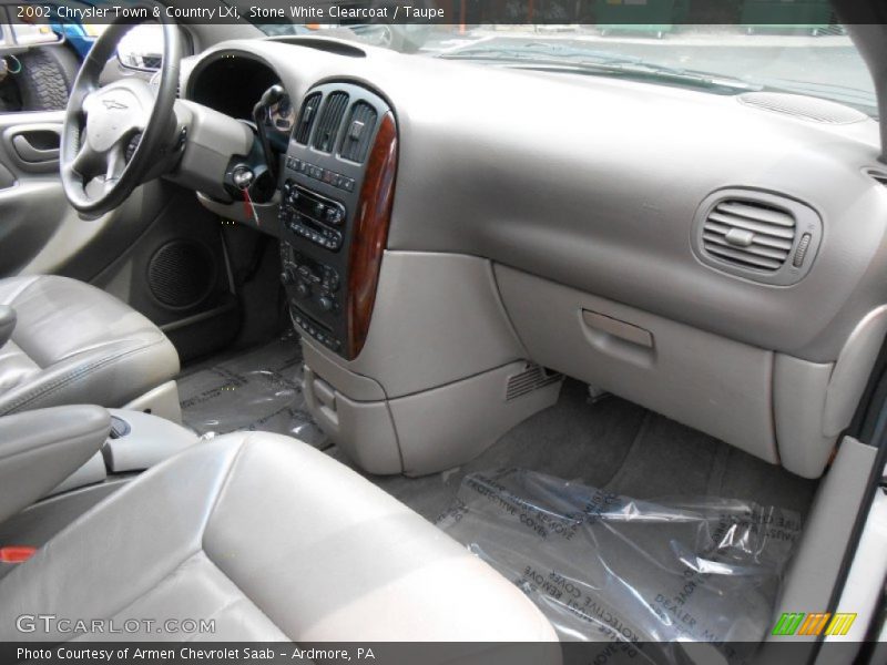 Dashboard of 2002 Town & Country LXi