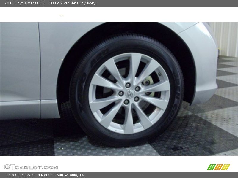 Classic Silver Metallic / Ivory 2013 Toyota Venza LE