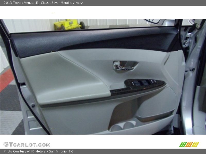 Classic Silver Metallic / Ivory 2013 Toyota Venza LE