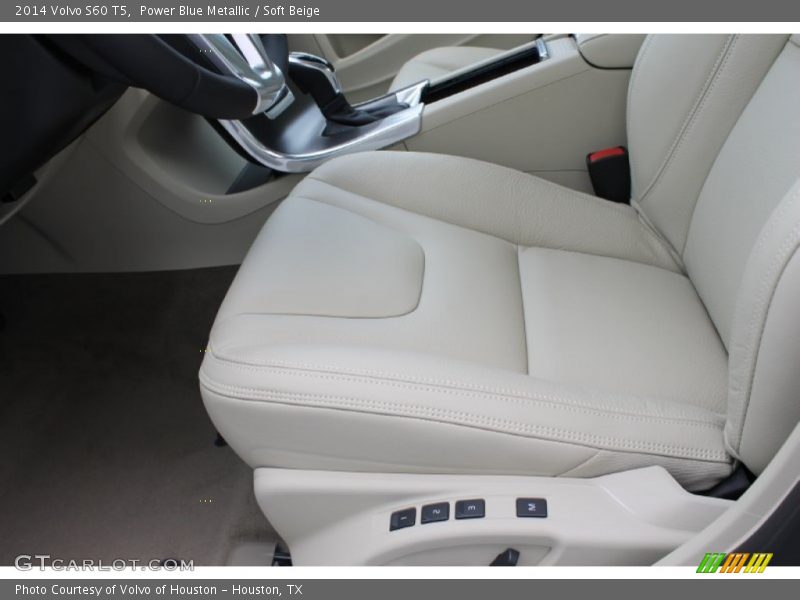 Front Seat of 2014 S60 T5