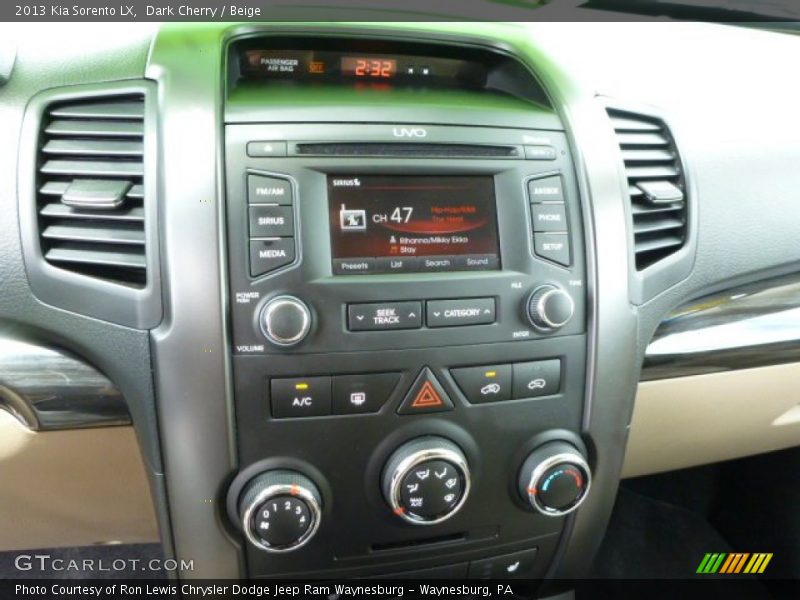Dark Cherry / Beige 2013 Kia Sorento LX