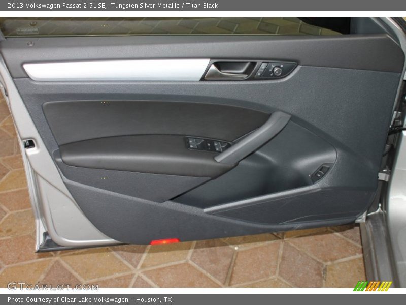 Tungsten Silver Metallic / Titan Black 2013 Volkswagen Passat 2.5L SE