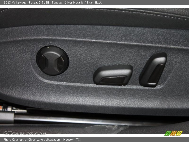 Tungsten Silver Metallic / Titan Black 2013 Volkswagen Passat 2.5L SE