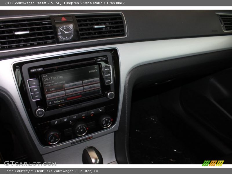 Tungsten Silver Metallic / Titan Black 2013 Volkswagen Passat 2.5L SE