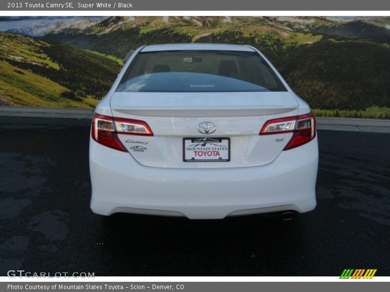 Super White / Black 2013 Toyota Camry SE