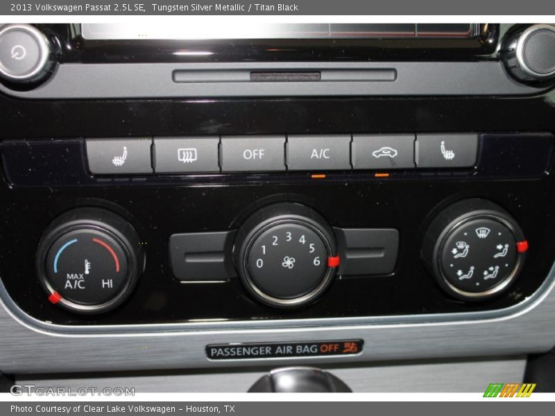Tungsten Silver Metallic / Titan Black 2013 Volkswagen Passat 2.5L SE