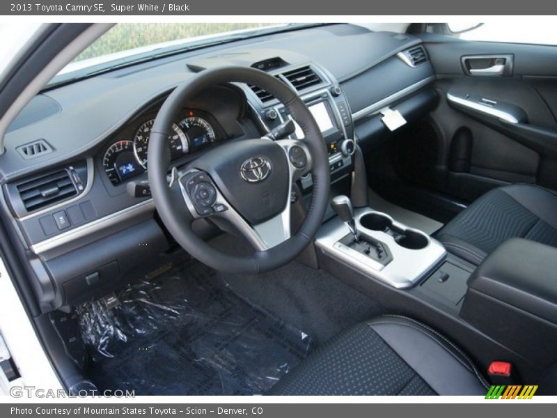 Super White / Black 2013 Toyota Camry SE