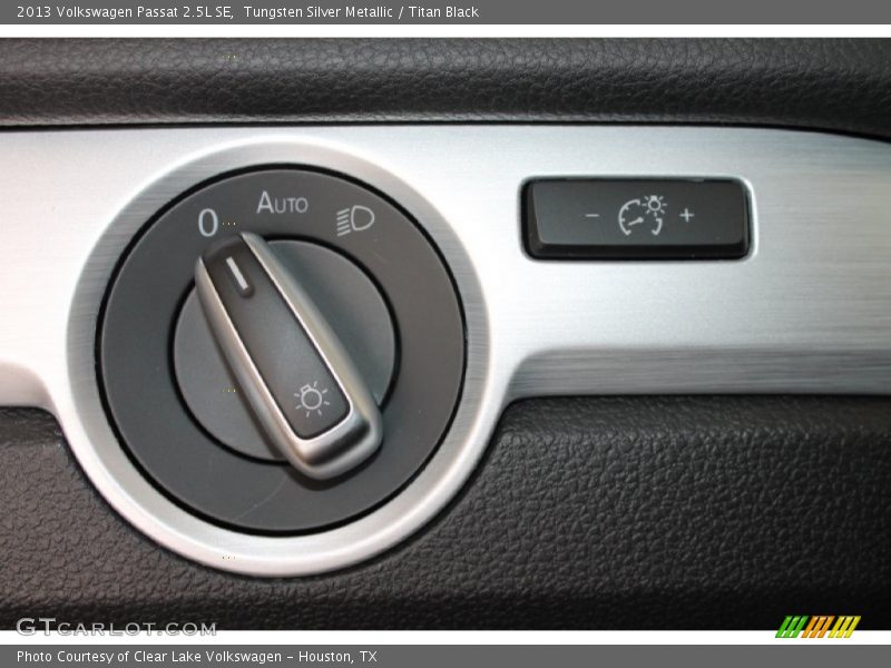 Tungsten Silver Metallic / Titan Black 2013 Volkswagen Passat 2.5L SE