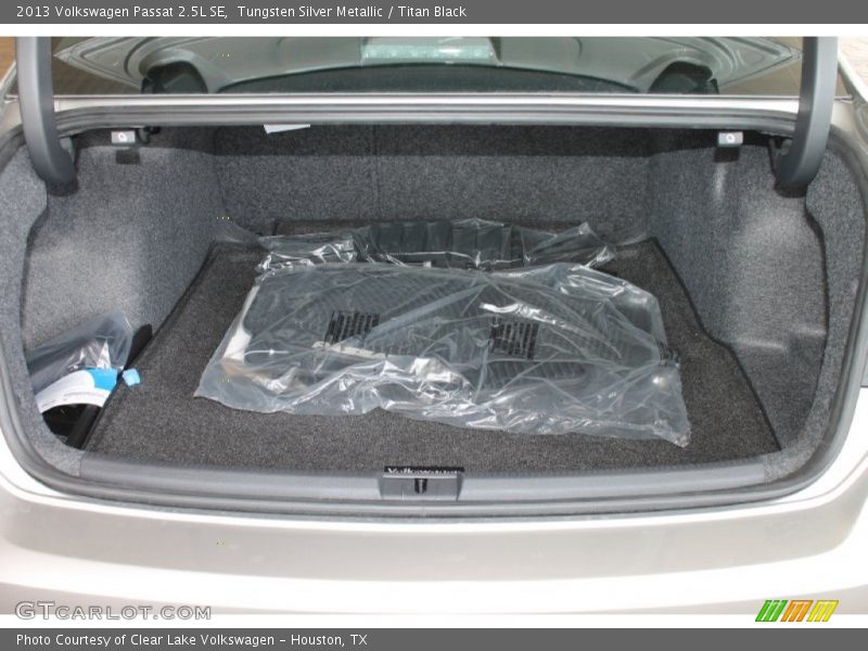 Tungsten Silver Metallic / Titan Black 2013 Volkswagen Passat 2.5L SE