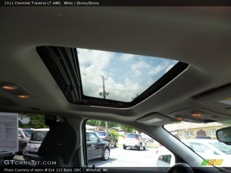 White / Ebony/Ebony 2011 Chevrolet Traverse LT AWD