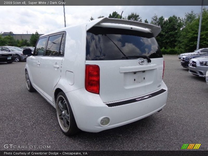 Super White / Dark Gray 2009 Scion xB