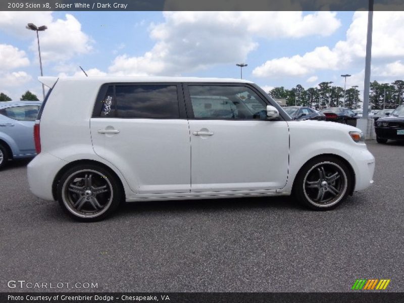 Super White / Dark Gray 2009 Scion xB