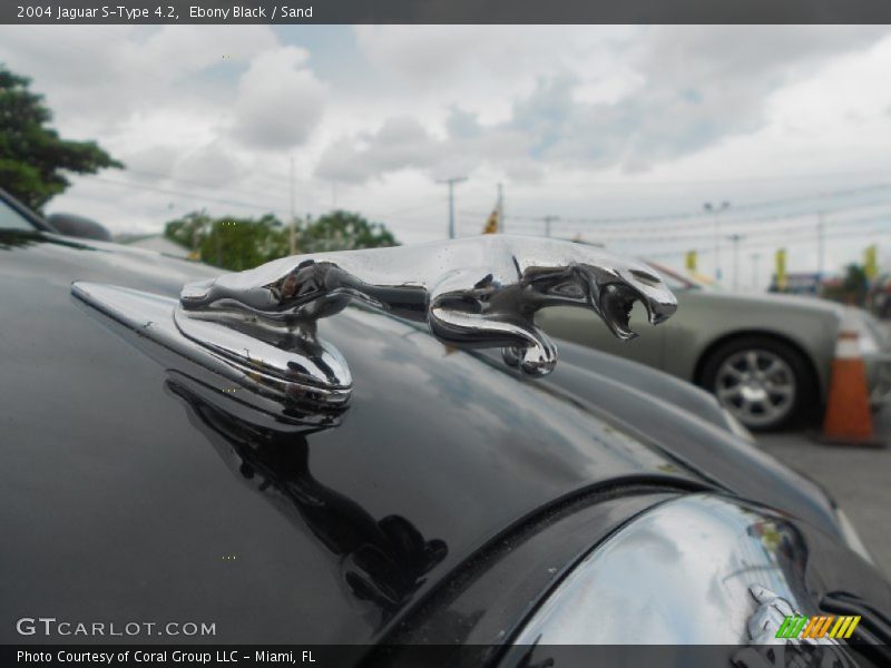 Ebony Black / Sand 2004 Jaguar S-Type 4.2