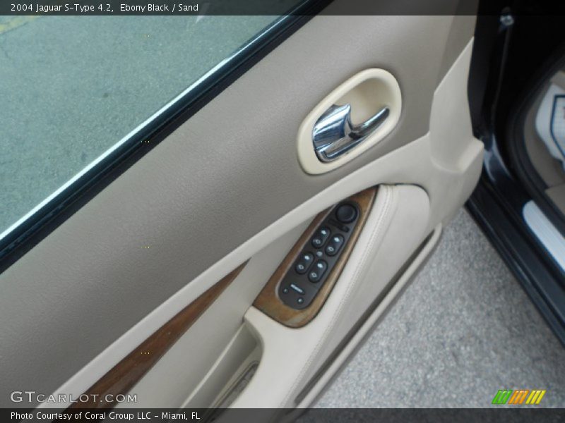 Ebony Black / Sand 2004 Jaguar S-Type 4.2