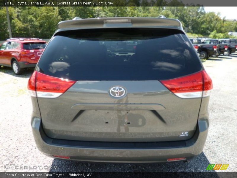 Cypress Green Pearl / Light Gray 2011 Toyota Sienna LE AWD