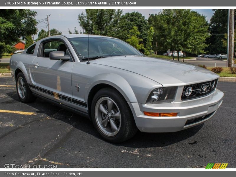 Front 3/4 View of 2006 Mustang V6 Premium Coupe