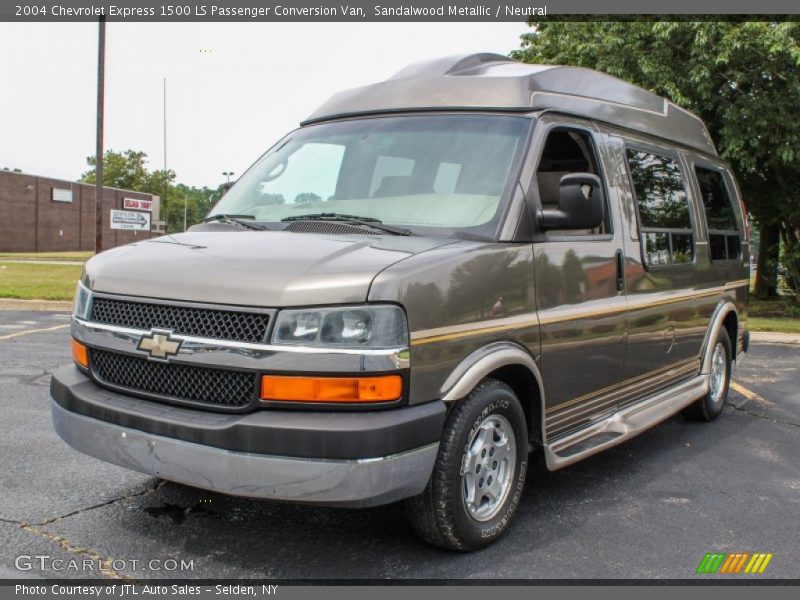 Front 3/4 View of 2004 Express 1500 LS Passenger Conversion Van