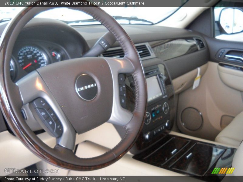 White Diamond Tricoat / Cocoa/Light Cashmere 2013 GMC Yukon Denali AWD