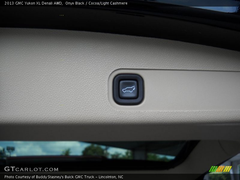 Onyx Black / Cocoa/Light Cashmere 2013 GMC Yukon XL Denali AWD