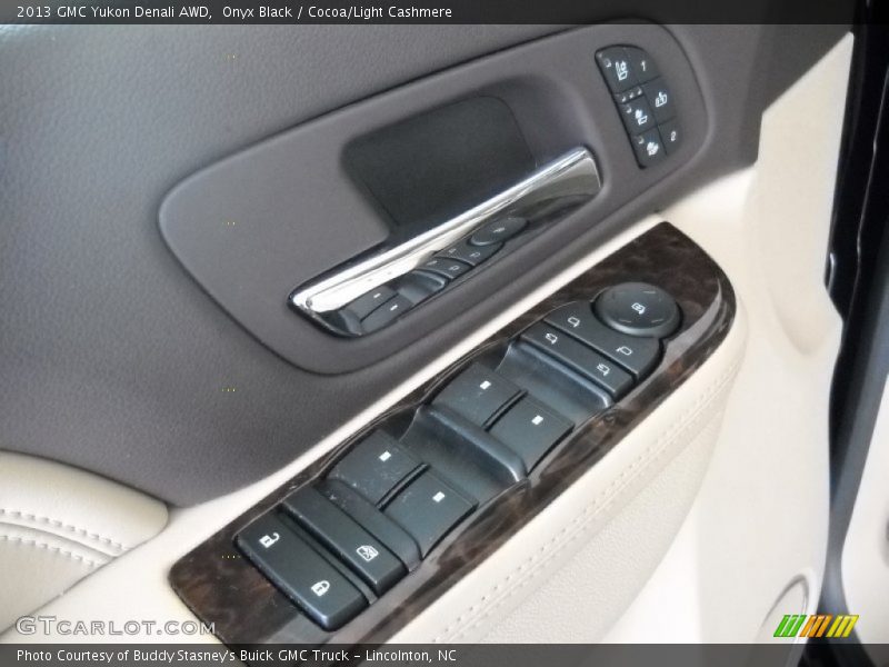 Onyx Black / Cocoa/Light Cashmere 2013 GMC Yukon Denali AWD