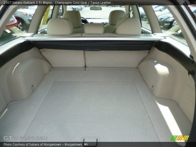  2007 Outback 2.5i Wagon Trunk