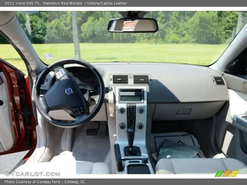 Flamenco Red Metallic / Umbra/Calcite Leather 2011 Volvo S40 T5