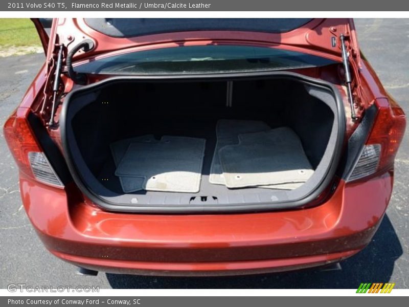 Flamenco Red Metallic / Umbra/Calcite Leather 2011 Volvo S40 T5