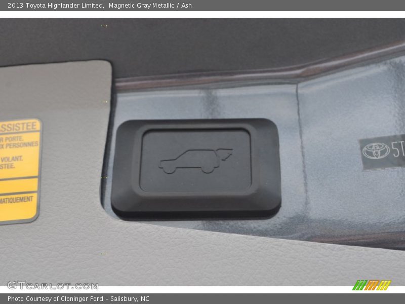 Magnetic Gray Metallic / Ash 2013 Toyota Highlander Limited