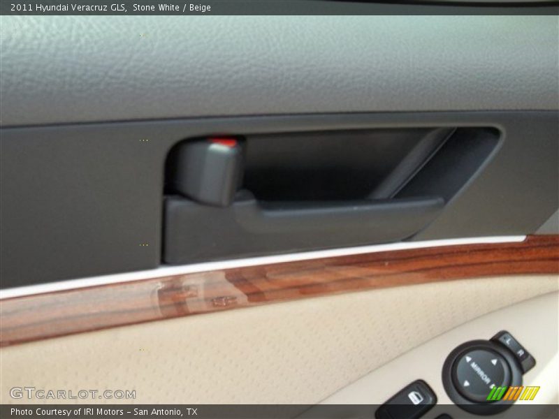 Stone White / Beige 2011 Hyundai Veracruz GLS