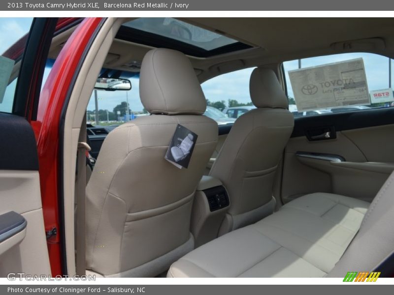 Barcelona Red Metallic / Ivory 2013 Toyota Camry Hybrid XLE