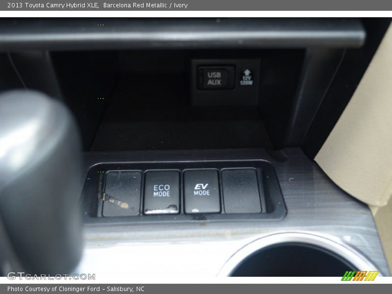 Barcelona Red Metallic / Ivory 2013 Toyota Camry Hybrid XLE