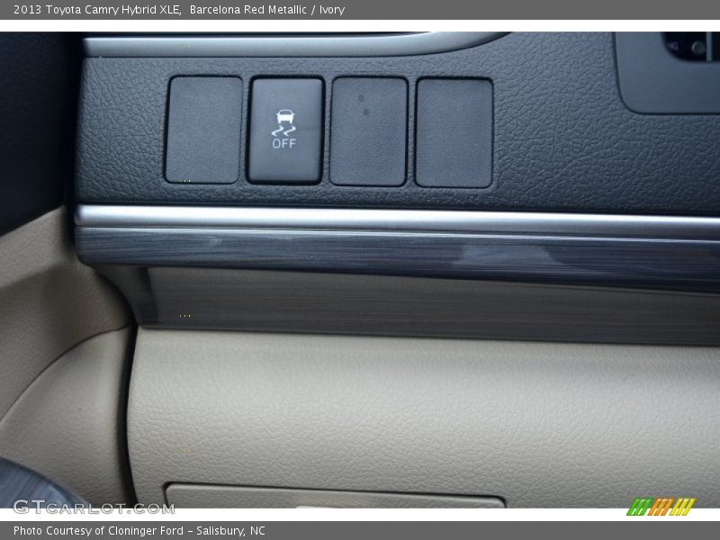 Barcelona Red Metallic / Ivory 2013 Toyota Camry Hybrid XLE