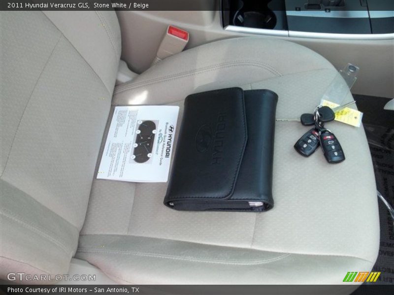 Stone White / Beige 2011 Hyundai Veracruz GLS