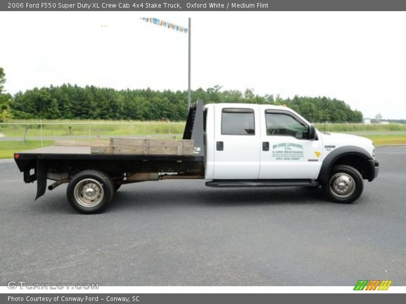 Oxford White / Medium Flint 2006 Ford F550 Super Duty XL Crew Cab 4x4 Stake Truck