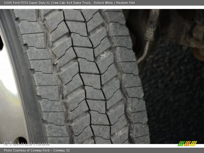 Oxford White / Medium Flint 2006 Ford F550 Super Duty XL Crew Cab 4x4 Stake Truck