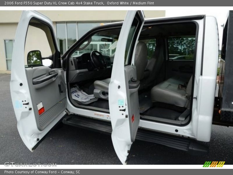 Oxford White / Medium Flint 2006 Ford F550 Super Duty XL Crew Cab 4x4 Stake Truck