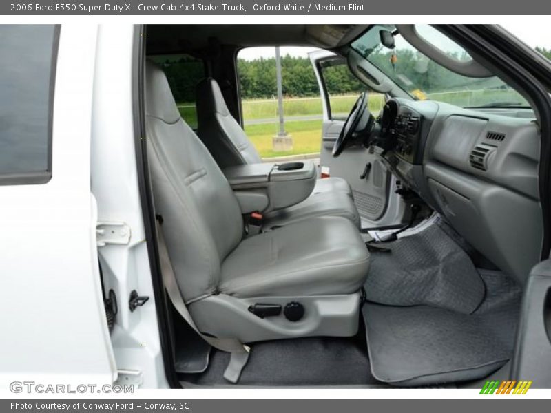 Oxford White / Medium Flint 2006 Ford F550 Super Duty XL Crew Cab 4x4 Stake Truck