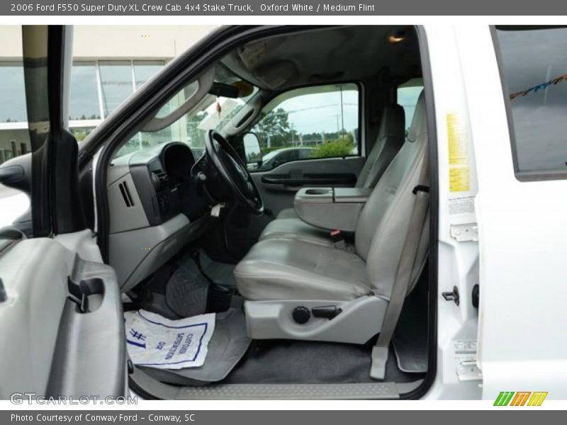 Oxford White / Medium Flint 2006 Ford F550 Super Duty XL Crew Cab 4x4 Stake Truck